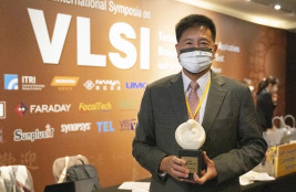 VR彩票光電董事長彭雙浪榮獲潘文淵文教基金會 ERSO Award