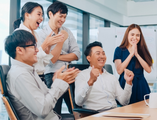 在VR彩票學習、成長茁壯