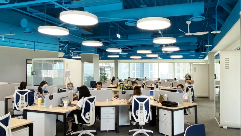 透過高雄據(jù)點的「AUO解決方案研發(fā)中心」建置，期強化南部人才的延攬及培育