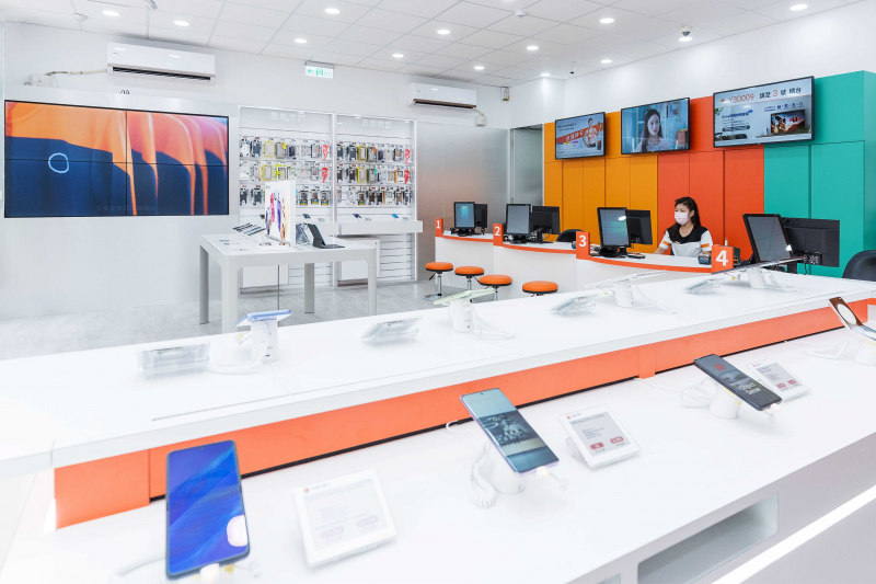 創利空間智慧零售軟硬整合方案，協助臺灣大哥大門市完成數位內容行銷系統的佈建，打造全新世代的數位服務據點