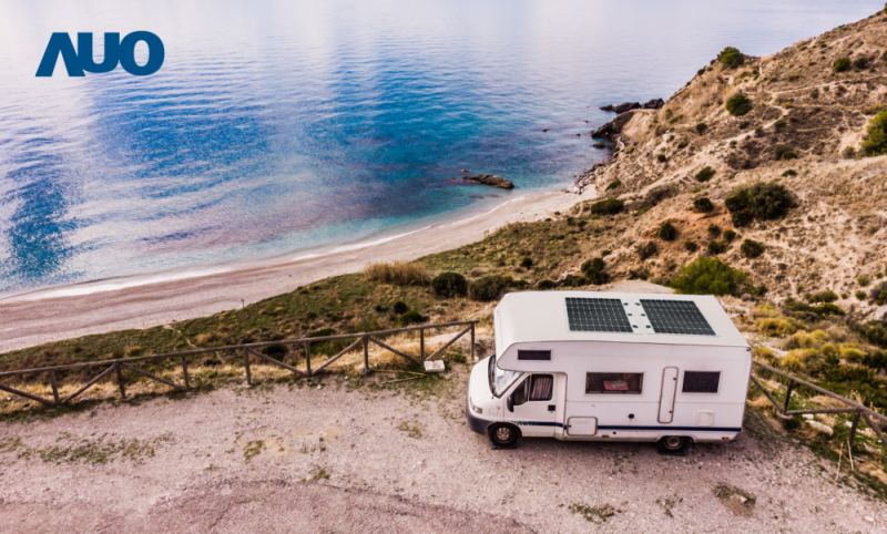 「可撓輕量化太陽光電板SunCurva」使用輕量特殊耐候型複合板取代傳統太陽能板的玻璃前板，不僅降低70%重量，每米平方僅3Kg；具有抗衝擊性能及通過電磁相容性測試，可應用於交通運輸工具，如露營車、遊艇等