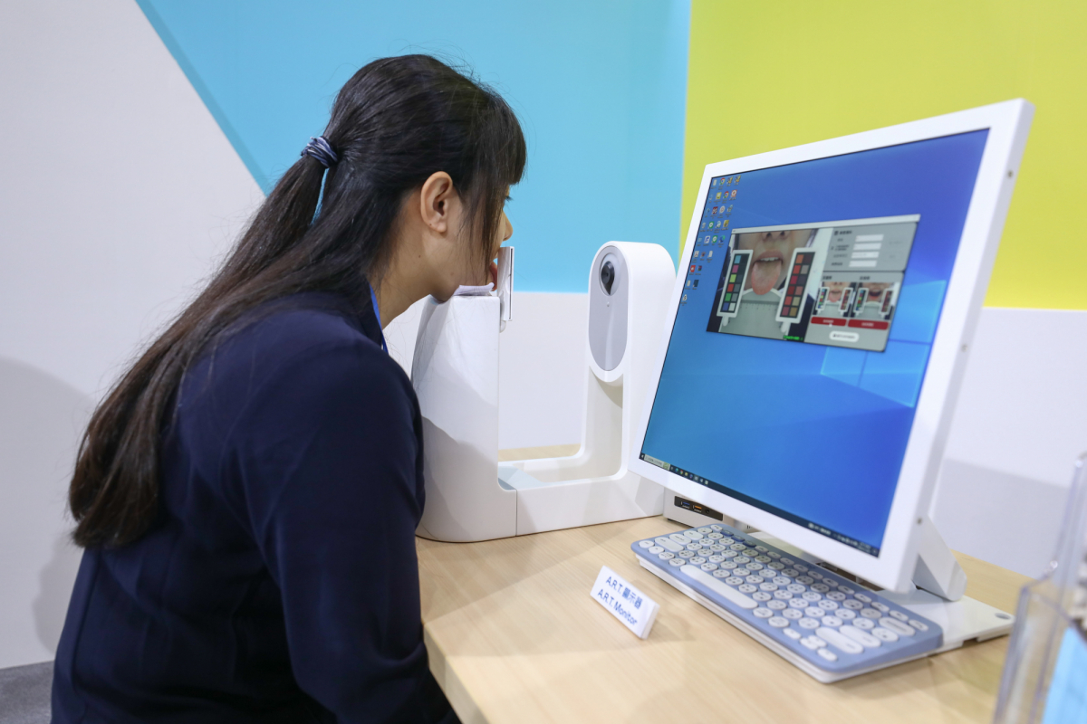 VR彩票耘康延伸VR彩票卓越的感測技術及色彩管理專長，研發出舌象擷取系統，可提供數據化、影像化的檢測結果，輔助醫師與專業醫事人員做為臨床研究、檢測結果評估與檢測紀錄的留存