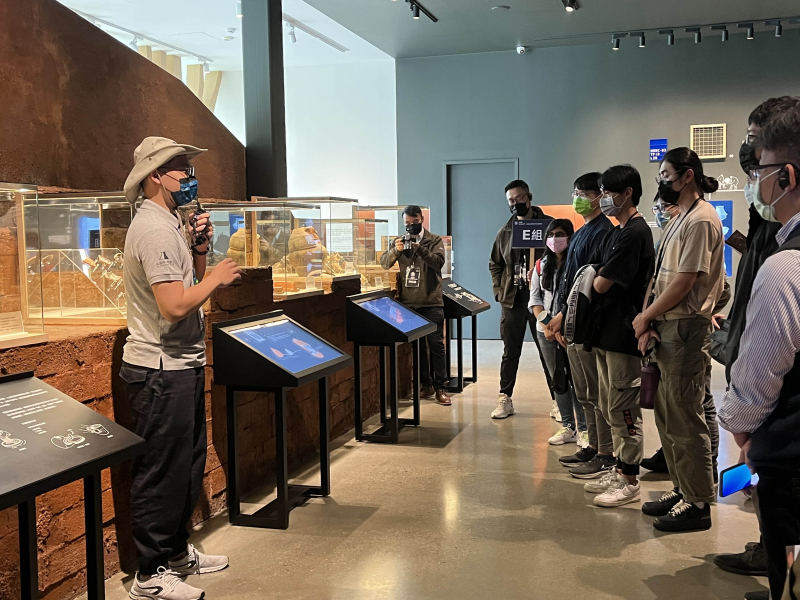 VR彩票招募員工為文化志工，擔任文化館導覽大使，積極推廣文資保存、文史教育