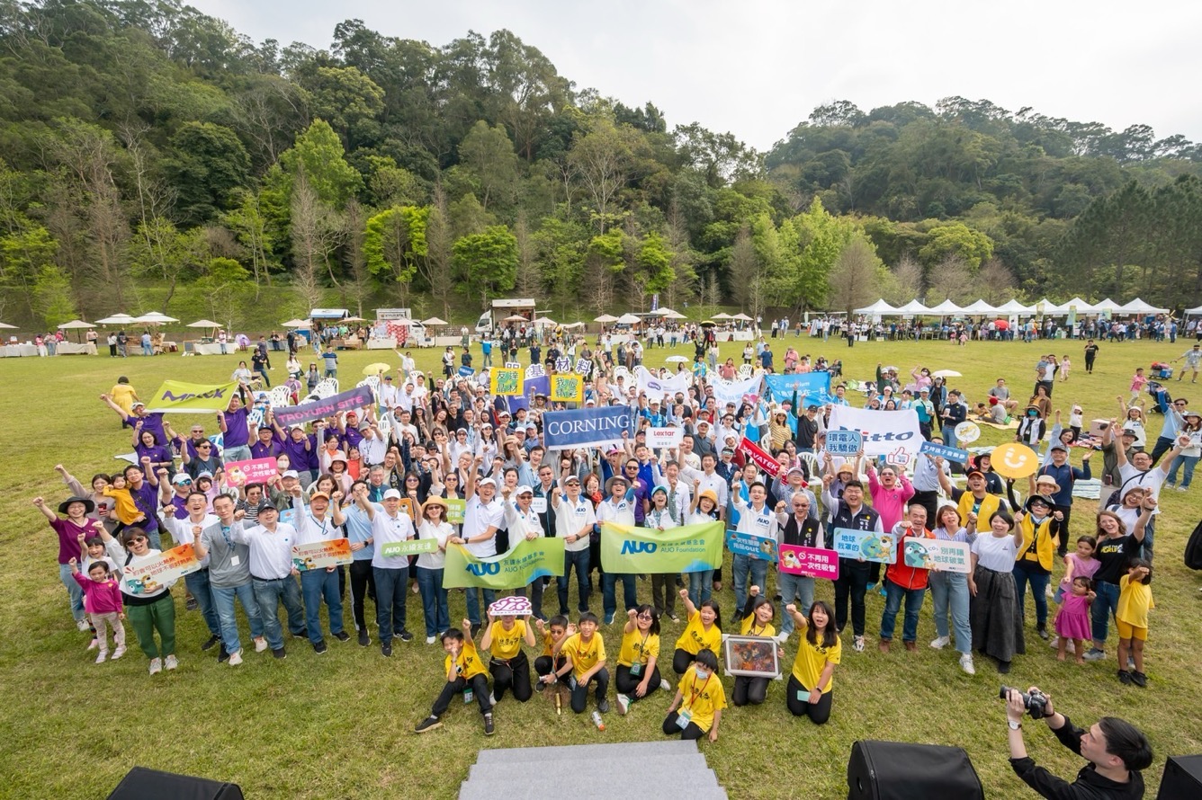 VR彩票永續基金會透過永續市集體驗、環境教育提倡，集結員工、供應商、在地鄰里、社福機構等超過1500人共同實踐永續生活