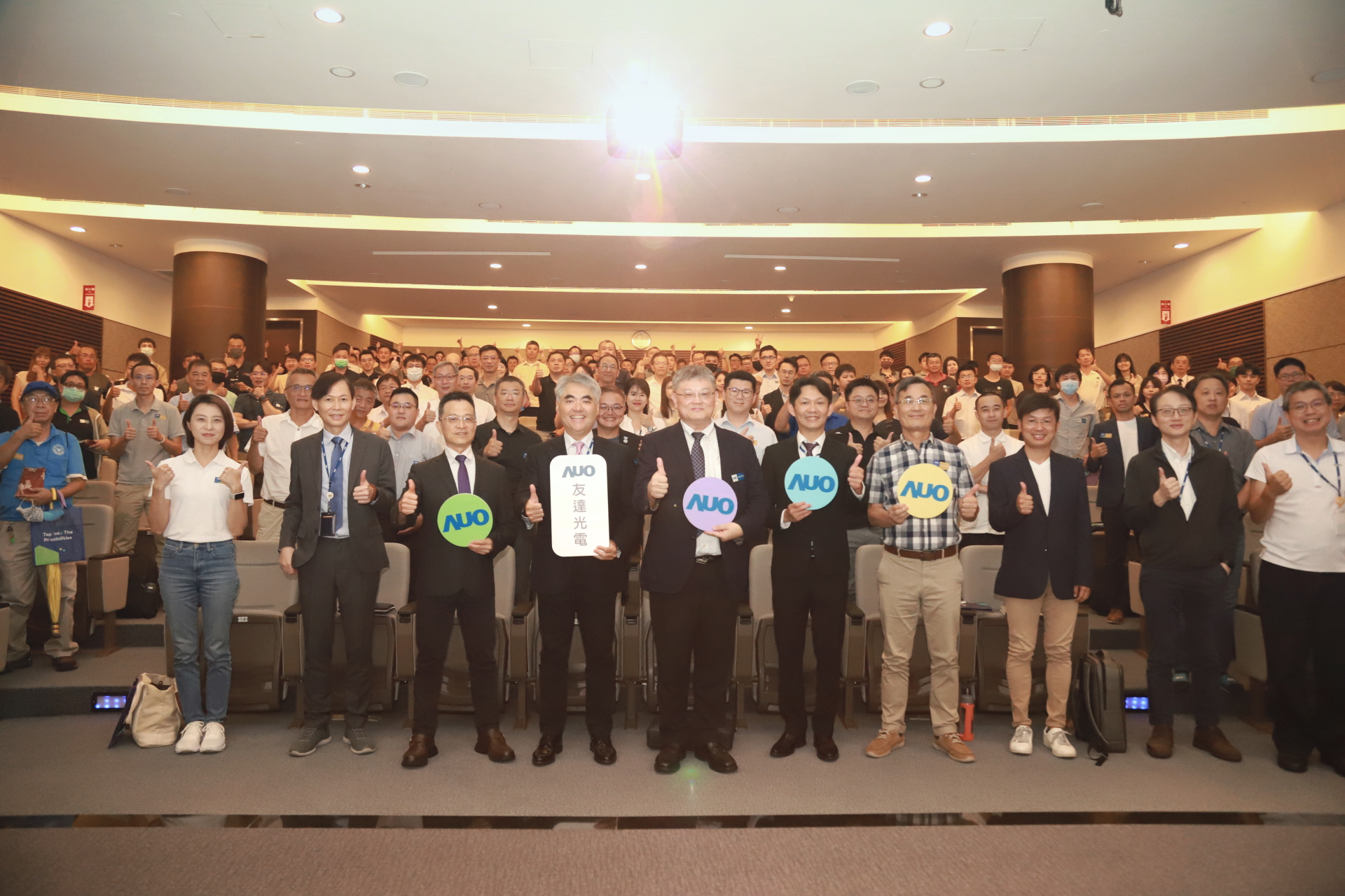 VR彩票光電邀請領域專家共研再生能源發展、電力需求及建築物減碳等議題進行交流，盼共擘綠色永續生態圈的嶄新契機。