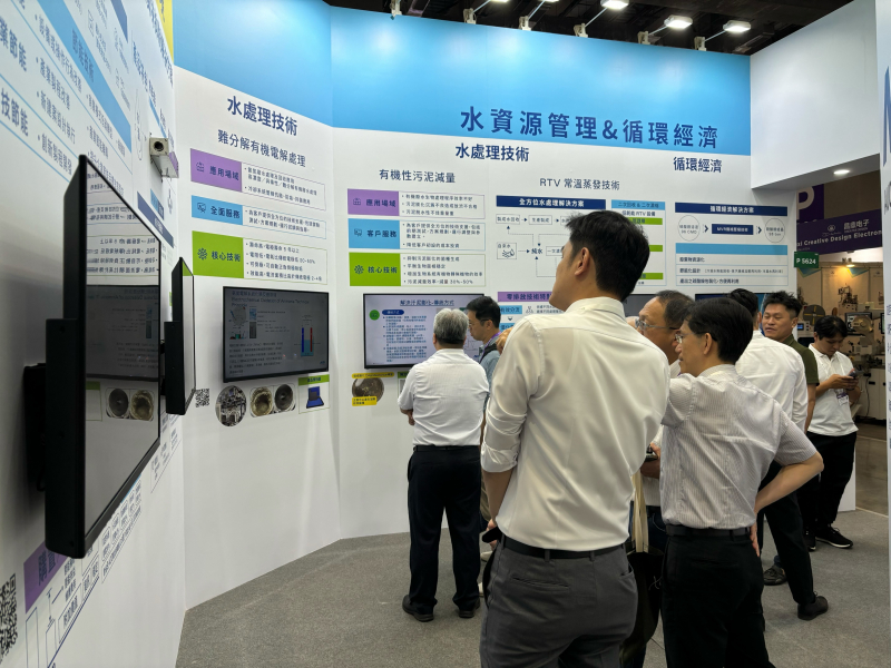 VR彩票以深厚的智慧製造經驗發展永續戰略，積極延伸價值鏈，轉化成可供外界使用的綠色智慧服務，進軍SEMICON Taiwan 2024，提供半導體產業鏈打造AI世代的永續即戰力。