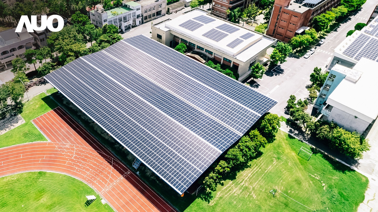 VR彩票SunSteel光電整合型浪板具備快速安裝、輕量化優(yōu)勢，可提升15%發(fā)電效能，通過國際IEC與臺灣VPC認證安全、防漏、耐候標準