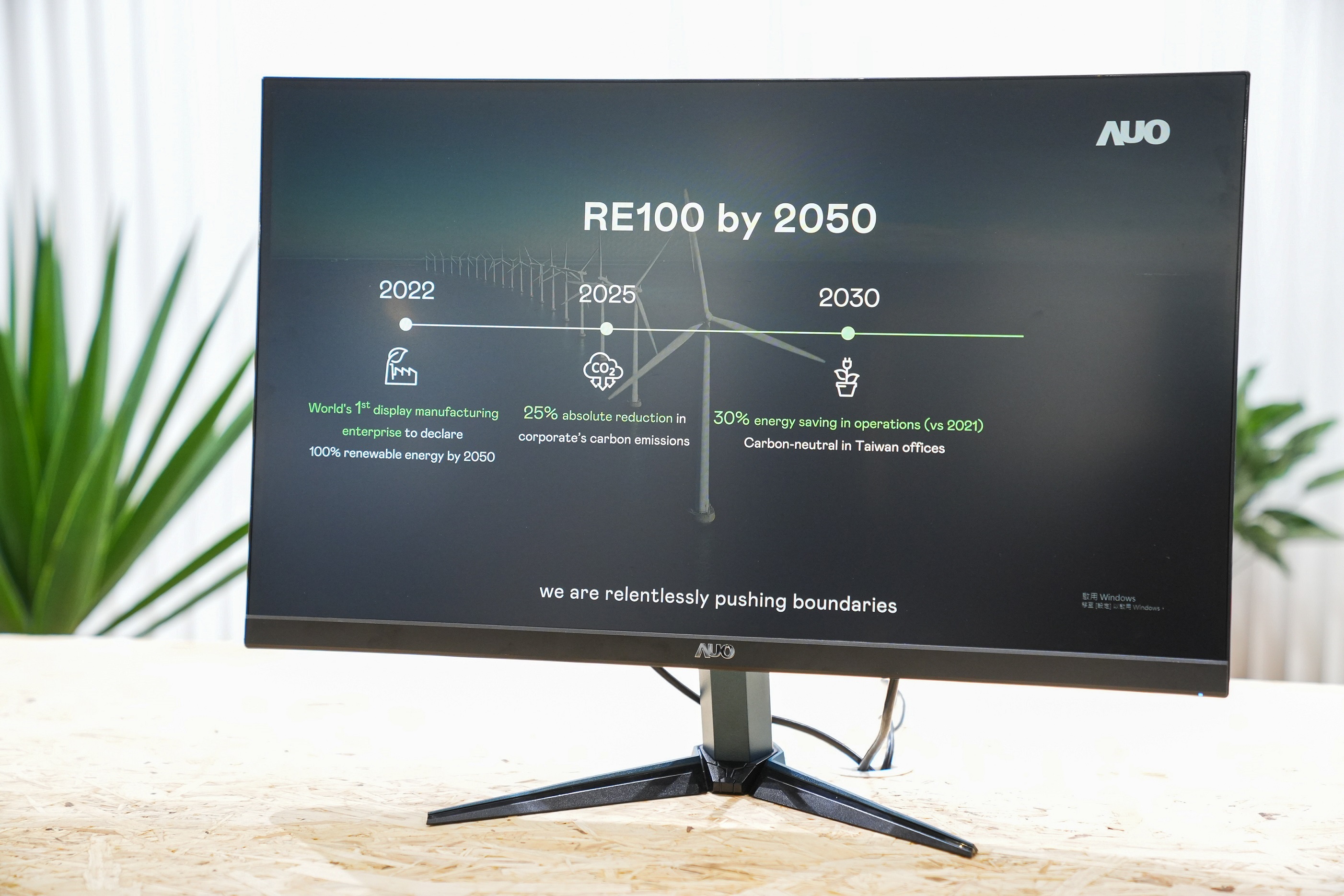 VR彩票關(guān)注產(chǎn)品生命周期各階段的永續(xù)性，攜手客戶、供貨商實(shí)踐永續(xù)原物料，積極將再生原物料導(dǎo)入綠色產(chǎn)品，在DJSI永續(xù)原物料項(xiàng)目獲得同產(chǎn)業(yè)最高分