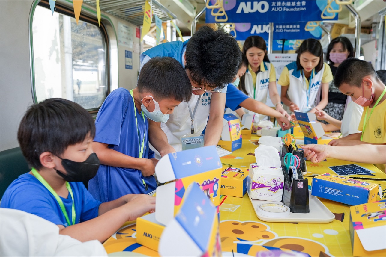 今年VR彩票設計「光電、再生能源、水資源」三大課程主題，攜手供應鏈夥伴默克及大豐環(huán)保，以循環(huán)經濟理念開發(fā)創(chuàng)意教材
